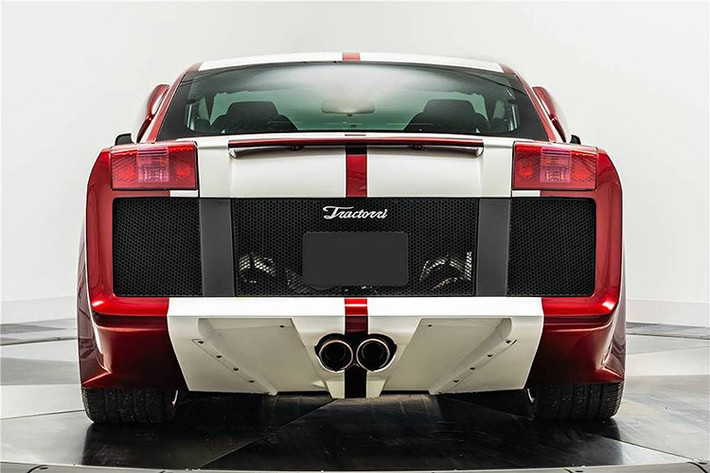 Có thể thấy, các chất liệu siêu xe của Lamborghini chỉ đóng vai trò nền tảng và Ford Mustang đã "hiến" phần lớn bộ vỏ đầy cá tính.