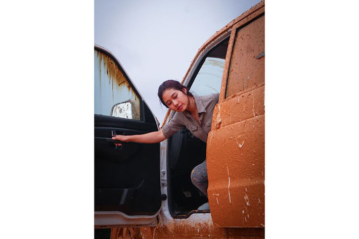 Nội thất của Pickup cũng có thiết kế tương tự Patriot với vật liệu sử dụng trong cabin là nỉ, giả da và nhựa cứng. Xe sở hữu hệ thống thông tin giải trí với màn hình cảm ứng với màn hình cảm ứng 7 inch, định vị GPS/GLONASS, USB, MP3, radio AM/FM; hỗ trợ Bluetooth và AUX...
