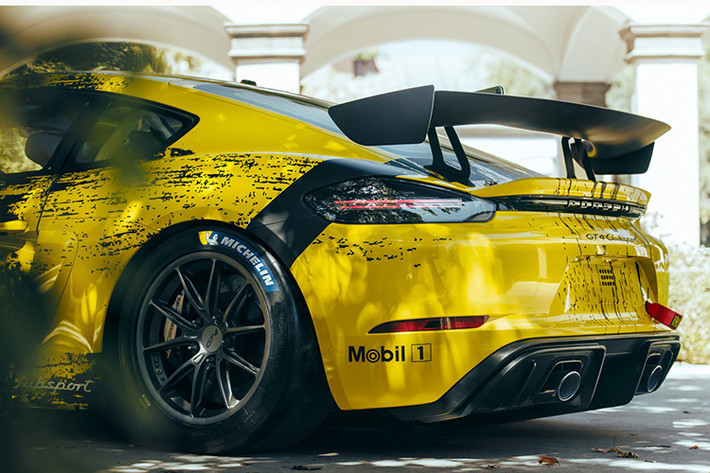 Theo đại diện của Porsche cho biết, các thành phần sợi composite tự nhiên này cho kết quả về trọng lượng và độ cứng tương đương với sợi carbon.
