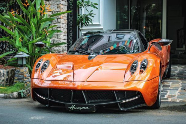 Gói độ Paccheto Tempesta là tùy chọn nâng cấp do chính Pagani phát triển cho Huayra với những sự thay đổi về diện mạo nhằm tối ưu tính khí động học cũng như cảm giác lái của "thần gió". Tùy chọn này được Pagani dành cho mọi chủ xe Huayra trên toàn thế giới với giá bán được công bố là 181.000 USD, tương đương hơn 4,1 tỷ đồng.