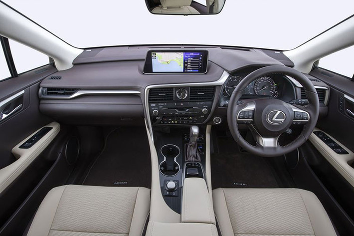 Làm tròn gói nâng cấp cho mẫu xe sang Lexus đặc biệt này còn có hệ thống camera 360 độ, chìa khóa thông minh, ốp bệ cửa chiếu sáng cũng như hệ thống định vị vệ tinh, dàn âm thanh 10 loa, hệ thống cảm biến cảnh báo áp suất lốp và đóng/mở cốp tự động điện.