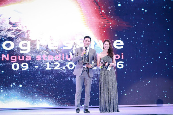 Bên cạnh đó, tại triển lãm riêng lần này, Audi còn tổ chức hàng loạt các show diễn riêng với đủ các sắc màu. Bên cạnh đó là sự xuất hiện của những vị khách mời là hoa hậu, người mẫu, ca sỹ, diễn viên... nổi tiếng hàng đầu tại Việt Nam hiện nay.