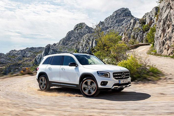 Ngoài những trang bị tiêu chuân mới trên xe, những trang bị an toàn của Mercedes-Benz GLB 2020 sẽ bao gồm hệ thống kiểm soát hành trình Distronic, tính năng hỗ trợ đánh lái thích ứng và hỗ trợ chuyển làn đường. Hiện giá xe Mercedes-Benz GLB 2020 vẫn chưa được công bố.
