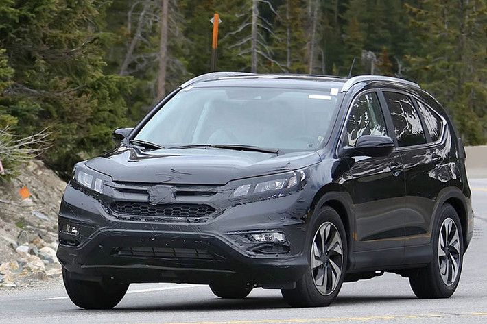 Honda đã bắt đầu cho chạy thử CR-V mới tại Mỹ và dự tính sẽ cho ra mắt xe tại thị trường này vào cuối năm 2017. Các thị trường quốc tế khác như châu Âu sẽ đón chào chiếc SUV 7 chỗ này muộn hơn một vài tháng.