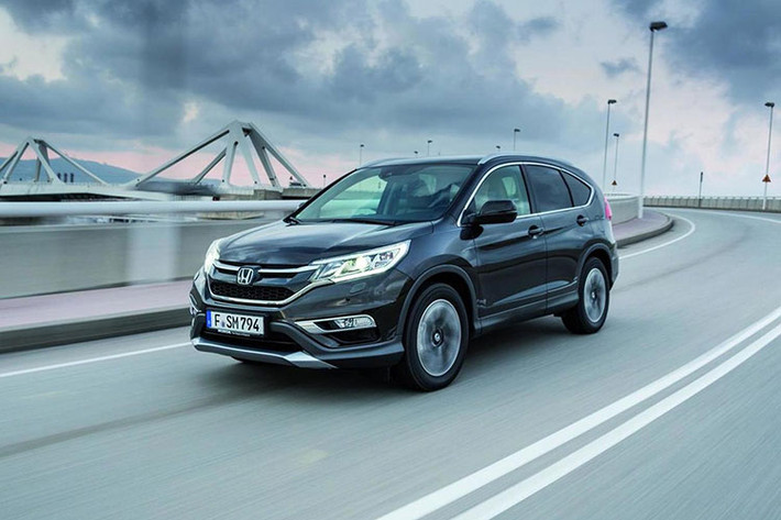 Theo đó, Honda CR-V 2018 sẽ sử dụng nền tảng mới, cùng với đó là sự xuất hiện lần đầu tiên của hàng ghế thứ 3. Do vậy, đối thủ trực tiếp mà Honda nhắm tới lần này sẽ là các mẫu SUV full 7 chỗ như Nissan X-Trail, Kia Sorento hay Hyundai Santa-Fe...