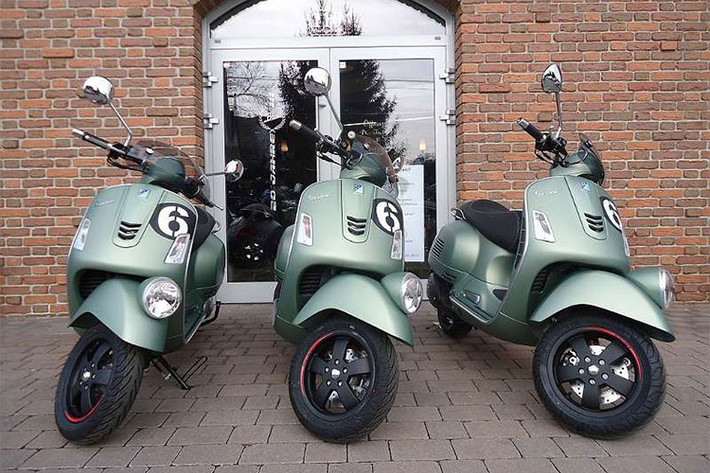 Mẫu xe ga Vespa GTV cao cấp được biết đến như một phiên bản mang chút hơi hướng cổ điển của dòng xe Vespa GTS với phần đèn pha đặt ngay trên chắn bùn trước, yên xe kiểu vintage,... Cách đây khoảng 1 năm, có nhiều thông tin cho thấy mẫu xe này sắp về Việt Nam. Thế nhưng phải mãi đến tháng 6/2018 thì việc Vespa GTV được phân phối chính hãng mới chính thức được xác nhận.