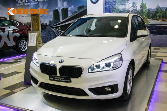 Phiên bản BMW 2-Series Active Tourer tại Việt Nam mang tên 218i, nó có mức giá khoảng 1,368 tỷ đồng.