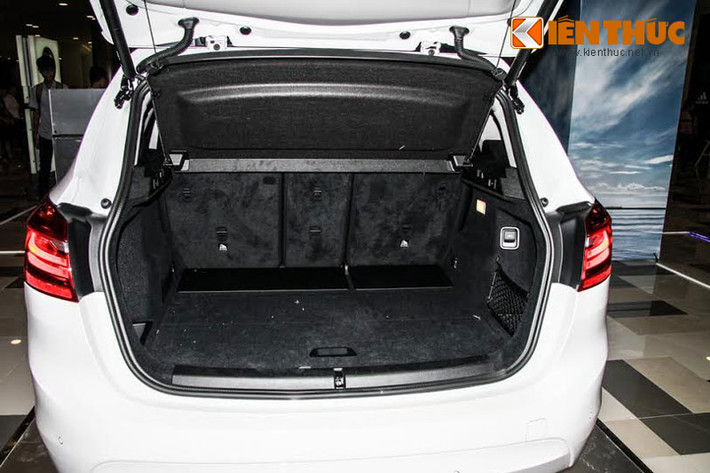 Khoang hành lý phía sau của BMW 2-Series Active Tourer được thiết kế khá "hoành tráng", có dung tích tới 468 lít.