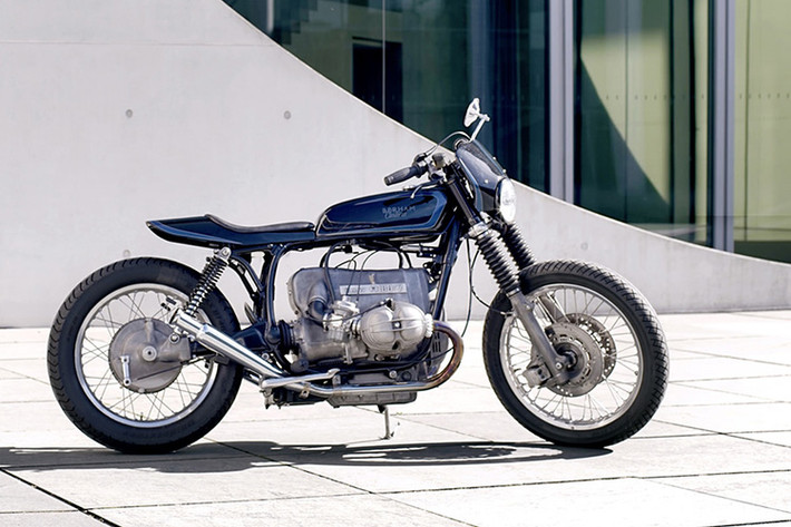 BMW R100 mang trong mình một phần của cafe racer & roadster, “VENR” là một mẫu xe được sản xuất từ năm 1978, là sự pha trộn của hai phong cách khá độc đáo khi phần dàn áo khá nhỏ trong khối động cơ lớn.