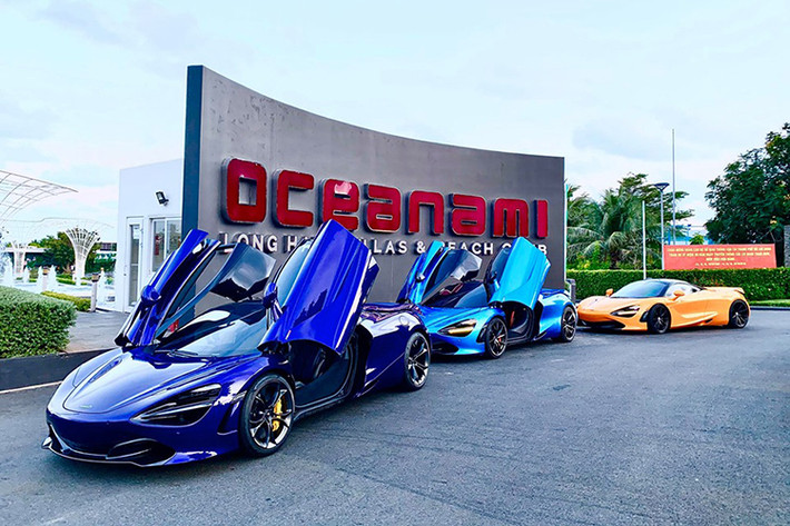 Vừa qua, Dàn siêu xe đắt tiền của các đại gia Sài Gòn bất ngờ xuất hiện tại Vũng Tàu. Điều đáng chú ý ở đây chính là lần đầu tiên tại Việt Nam xuất hiện hình ảnh về ba chiếc siêu xe McLaren 720S tung cánh cạnh nhau.