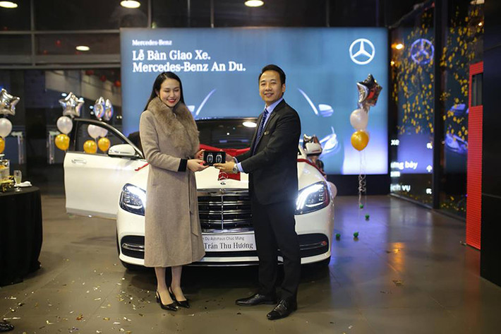 Được biết, ngoài Mercedes-Benz S450L Luxury, vợ chồng Tuấn Hưng còn sở hữu những chiếc xe đắt tiền khác như Range Rover Evoque, Mercedes-Benz C200, Mercedes-Benz S400 và siêu xe Ferrari 488 GTB. Trong đó, chiếc Ferrari 488 GTB của Tuấn Hưng đã gặp tai nạn trên cao tốc Nội Bài - Lào Cai vào hồi tháng 10 năm ngoái.
