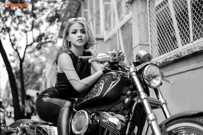Mặc dù với thân hình lực lưỡng, to lớn thế nhưng việc cầm lái chiếc Harley-Davidson 48 gặp không có nhiều khó khăn. Với chiều cao của xe thấp, chiều dài cơ sở ngắn, đi kèm là tay lái khá vừa vặn khiến việc điều khiển chiếc xe thêm dễ dàng.