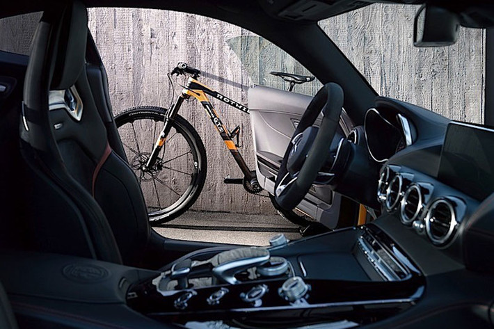 Nó sở hữu những công nghệ về vật liệu và hệ thống treo tiên tiến nhất của cả Mercedes và Rotwild. Nên đây sẽ là mẫu xe đạp phù hợp cho những tay đua chuyên nghiệp.