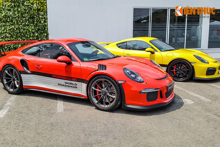 Được biết sau khi đâm trực diện, chiếc Porsche Cayman GTS quay 180 độ. May mắn trong vụ tai nạn lần này, chỉ có một khách hàng bị thương nhẹ. Việc khách hàng có phải bồi thường hay không vẫn chưa được Porsche Việt Nam công bố.
