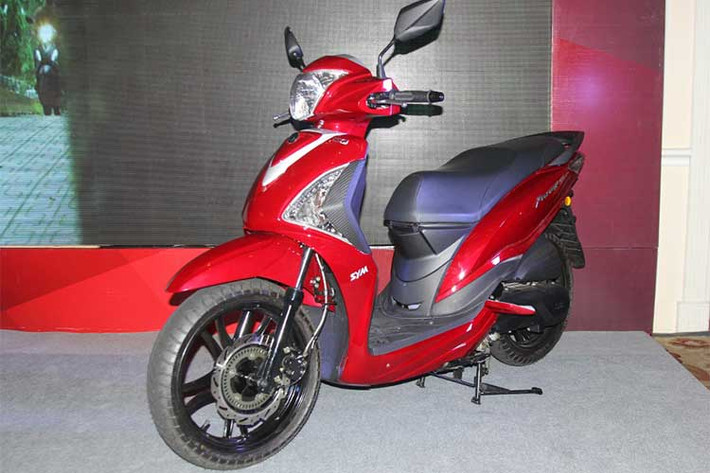 Fancy 125 được hãng xe máy SYM thiết kế nhỏ gọn và đơn giản từ đầu cho đến đuôi xe. Chiều cao của xe khá thấp phù hợp với phụ nữ Việt Nam.