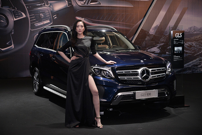 Mercedes-AMG 43 sử dụng động cơ V6 tăng áp kép, được hiệu chỉnh và nâng cấp bởi các kỹ sư của Mercedes-AMG, giúp nâng công suất lên mức 367 mã lực cùng sức kéo 520 Nm tại vòng tua dưới 2.000 vòng/phút. Ngoài ra, xe còn được trang bị hệ thống treo và ống xả thể thao của thương hiệu Mercedes-AMG.