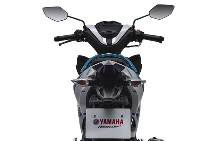 Exciter 150 phiên bản 2019 được nâng cấp dựa trên cảm hứng “Adrenaline of Speed” (sự phấn khích đỉnh cao của tốc độ), chính vì thế thiết kế thân xe cũng mang tính khí động học cao. Đuôi xe thiết kế ấn tượng hơn, và đặc biệt là phiên bản mới này còn sử dụng chìa khóa định vị tách ra khỏi chìa khóa điện thông thường.