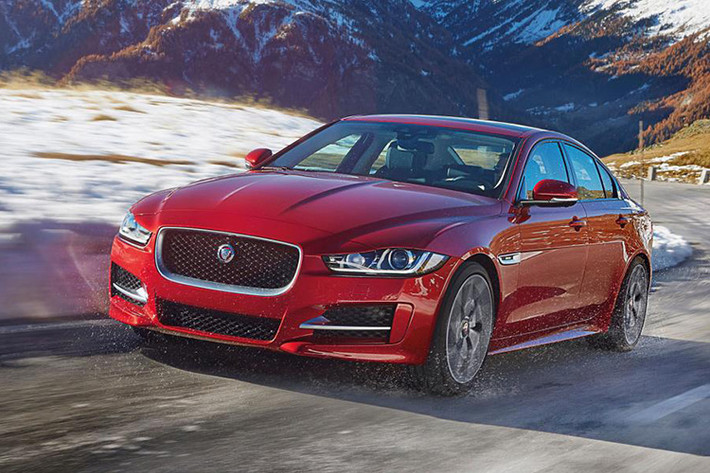 Jaguar XE 2017 đã chính thức trình làng tại Châu Âu. Điểm ấn tượng nhất của nó có lẽ là phân khúc cấp thấp của mẫu sedan này được nâng cấp lên hệ thống dẫn động 4 bánh toàn thời gian.