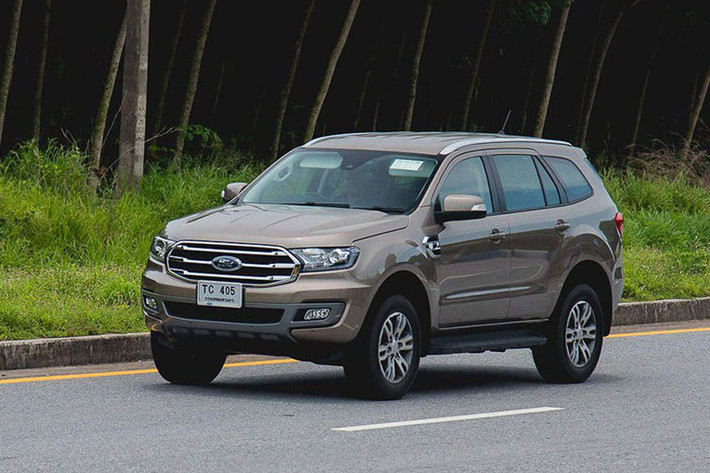 Một động cơ mới 2.0 L TDCi với công suất 180 mã lực và mô men xoắn cực đại 420 Nm cũng được thêm vào, đặt giữa hai tùy chọn động cơ dầu 3.2L TDCi, động cơ dầu 2.2 L TDCi cũ. Hấp dẫn hơn nữa là ngoài hộp số tự động 6 cấp cũ, xe sẽ có thêm hộp số tự động 10 cấp dành riêng cho phiên bản 2.0L TDCi Bi-Turbo.