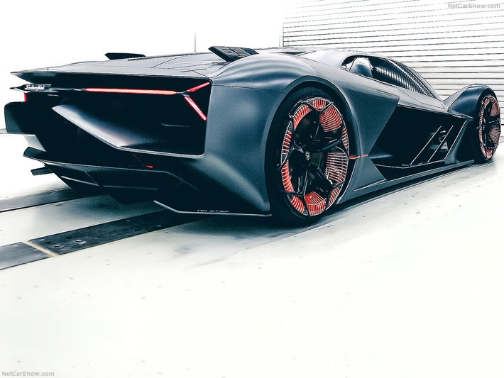 Mỗi bánh xe gắn một động cơ điện. Lamborghini Terzo Millennio cũng thể hiện những bước đầu tiên của thương hiệu bò tót trong việc tạo ra một "Lamborghini Electric". Lamborghini Terzo Millenio mang tính thẩm mỹ được hình thành bởi Lamborghini Centro Stile, thể hiện tinh thần thiết kế từ tương lai, những thay đổi cơ bản trong công nghệ và nét mới của Lamborghini. Một ví dụ cụ thể là chữ ký đặc trưng của Lamborghini ở đèn pha phía trước và sau.