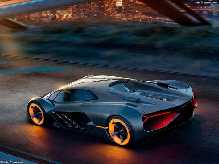 Stefano Domenicali, Chủ tịch kiêm Tổng Giám đốc của Automobili Lamborghini, cho biết: "Một năm trước, chúng tôi đã ký thỏa thuận với Chương trình MIT-Italy, tại Học viện Công nghệ Massachusetts, đánh dấu sự hợp tác giữa hai đơn vị nổi bật, mở ra tương lai cho siêu xe thể thao trong thiên niên kỷ thứ ba"