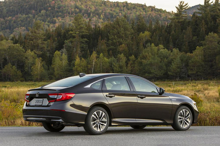 Bước sang phiên bản 2019, Honda Accord tại thị trường Mỹ có tổng cộng 13 bản trang bị khác nhau. So với phiên bản cũ, Honda Accord 2019 không khác biệt về thiết kế nội - ngoại thất. Thay vào đó, hãng Honda chỉ thay đổi trang bị dành cho mẫu sedan cỡ trung này.