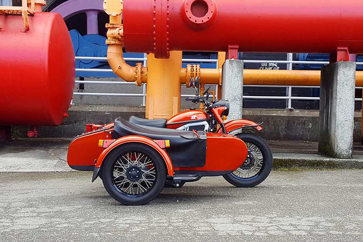 Được biết, Ural cT là sản phẩm hợp tác giữa thương hiệu Ural và công ty xe điện Zero Motorcycles, Mỹ và hãng thiết kế ICG. Về ngoại hình, Ural cT vẫn là một chiếc sidecar truyền thống với đầy đủ xe và thuyền.