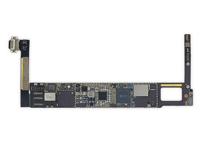 Bảng mạch của iPad mini mới xác nhận những thay đổi về cấu hình: vi xử lý Apple A12 Bionic, RAM 3 GB, Bluetooth 5, 4G LTE đời cao hơn và hỗ trợ eSIM. iFixit cho rằng iPad mini là sự kết hợp của nhiều thế hệ iPad trước: cách sắp xếp linh kiện giống mini cũ, hệ thống camera giống iPad Pro và thiết kế giống iPad Air mới.