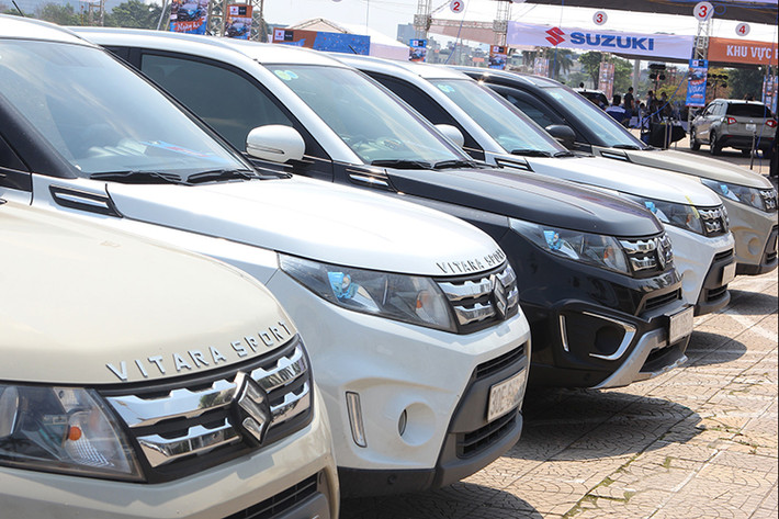 Trong hai tháng vừa qua, hãng xe ô tô Suzuki Việt Nam có doanh số xe bán ra thị trường phải nói là giảm "cực mạnh", tạm gác lại tháng Tết nguyên đán khi hãng chỉ bán được tổng cộng 27 chiếc xe du lịch trong tháng 2/2017. Tuy nhiên trong tháng 3/2017, 4 mẫu xe "hàng hot" của hãng cũng vẫn giảm "siêu mạnh", chỉ bán được tổng cộng 14 chiếc ra thị trường Việt (không tính Swift).