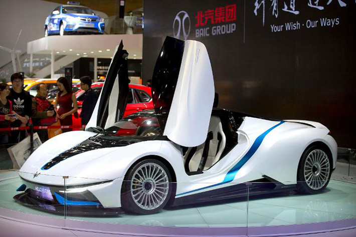 Siêu xe này có khả năng đạt 0-100 km/h chỉ trong dưới 3 giây và đạt tốc độ tối đa 260 km/h. Theo hãng xe BAIC cho biết, hãng này có thể sẽ bán chính thức Arcfox-7 tại Trung Quốc vào cuối năm nay và dự định cạnh tranh với thương hiệu Tesla của Mỹ.