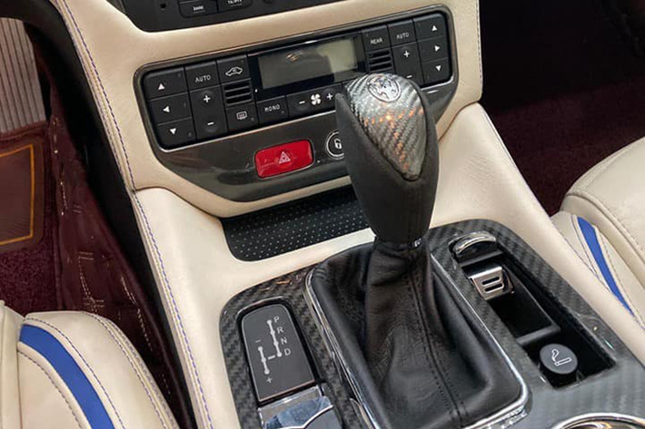 "Trái tim" của Maserati GranTurismo Sport là động cơ V8 4.7L do Ferrari sản xuất, cho công suất 460 mã lực và mô-men xoắn 520 Nm. Cùng với đó là hộp số tự động 6 cấp do ZF sản xuất. Maserati GranTurismo Sport được trang bị hệ dẫn động cầu sau. Xe có khả năng tăng tốc từ 0-100 km/h chỉ trong 4,7 giây trước đi đạt tốc độ tối đa 300 km/h.