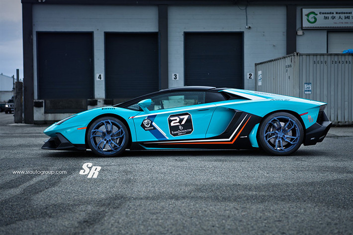 Chủ nhân "siêu bò xanh" Aventador đặc biệt này dường như đã chán để chiếc xe của mình “nguyên zin”.