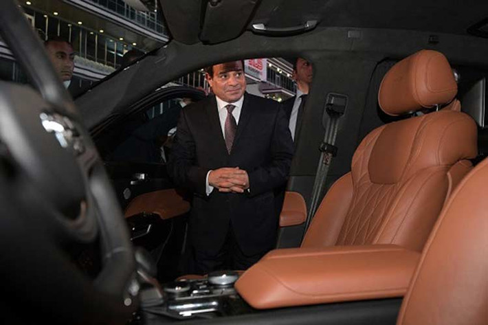"Trái tim" của chiếc xe limousine Nga siêu sang này là động cơ xăng V8, dung tích 4,4 lít do Viện nghiên cứu quốc gia NAMI của Nga và Porsche Engineering phát triển với công suất tối đa 600 khoảng mã lực. Dự kiến, những chiếc xe Aurus sẽ được bán ra thị trường vào năm 2019.