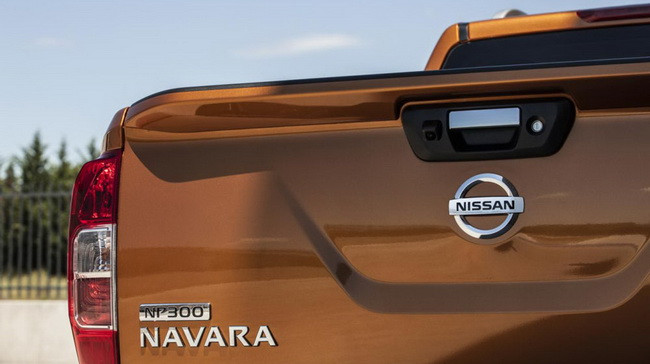 Nissan thiết kế hệ thống treo sau đa kết nối hoàn toàn mới cho model Double Cab. Ngoài ra, hệ thống này cũng nhẹ hơn 20kg so với trước kia.