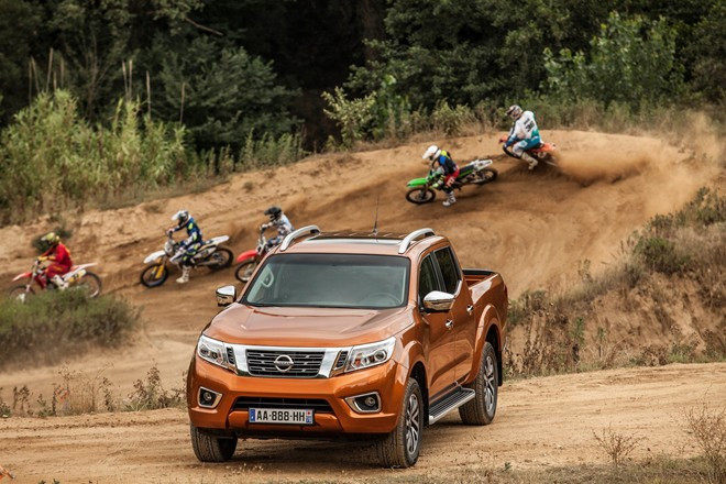 Tại Việt Nam, Nissan NP300 Navara ra mắt người tiêu dùng hồi đầu tháng 3 năm nay với 03 phiên bản cùng giá bán từ 645 triệu đồng (đã bao gồm VAT).