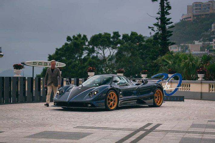 Trong số hơn 10 chiếc Pagani có mặt tại Hồng Kông, không ít những chiếc xe thuộc diện độc nhất vô nhị trên thế giới như Pagani Zonda Uno vốn thuộc sở hữu của gia đình hoàng tộc Al-Thani đến từ Qatar, "hồn ma" Pagani Fantasma Evo hay bộ 3 phiên bản rồng Pagani Huayra Dinastia.