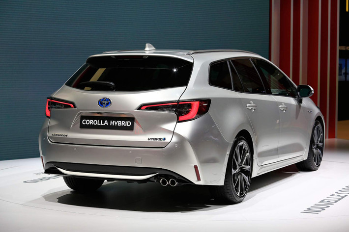 Thế hệ thứ 12 của dòng xe Toyota Corolla không chỉ được đổi tên mà còn được lột xác mạnh mẽ về cả thiết kế và công nghệ đi kèm. Chiếc xe sẽ sử dụng khung gầm toàn cầu thế hệ mới TNGA GA-C của Toyota.