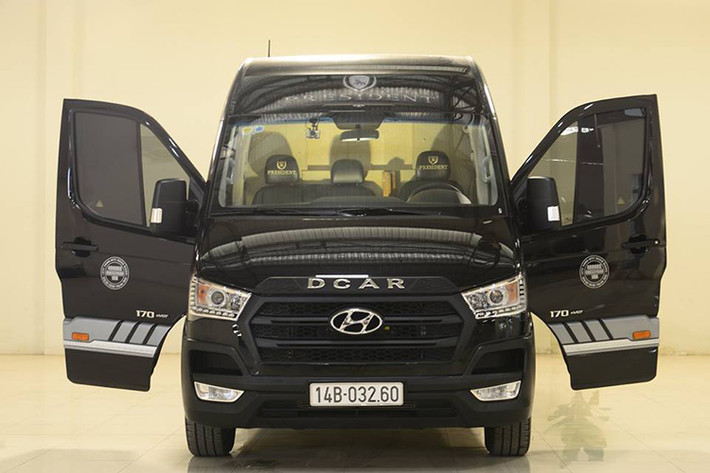 Hyundai DCar President 2019 được xây dựng từ mẫu Hyundai Solati tiêu chuẩn, một mẫu xe hướng tới đối tượng khách hàng doanh nhân, cần sự di chuyển tiện nghi sang trọng nhưng vẫn đáp ứng được nhu cầu làm việc hàng ngày, hay những chuyến dã ngoại cuối tuần cho gia đình.