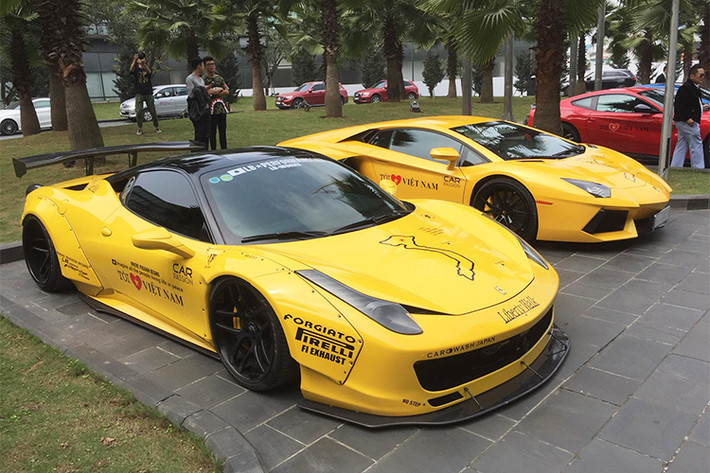 Dự kiến trong ngày mai, cặp đôi siêu xe McLaren 650S Spider và Porsche 911 GT3 RS của trường đoàn Car & Passion 2018 là đại gia Cường Đô la sẽ có mặt tại Hà Nội để dẫn đoàn tham gia hành trình tiếp theo.