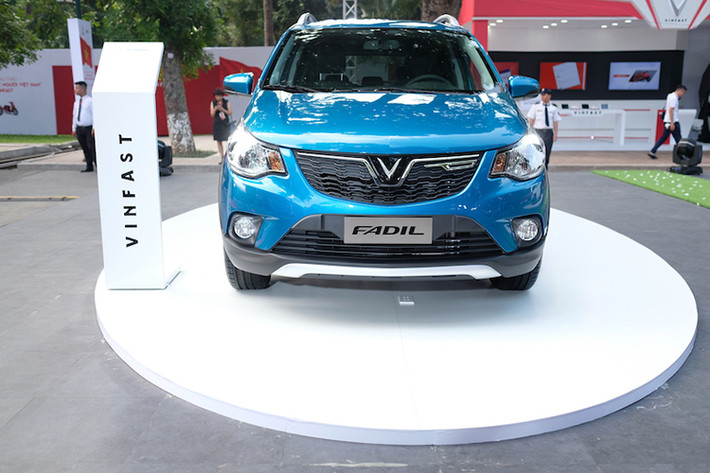 Nhà sản xuất xe VinFast cho biết Fadil tự hào là mẫu xe hạng A có đầy đủ công nghệ an toàn hiện đại nhất Việt Nam, một vài tính năng nổi trội là hệ thống chống bó cứng phanh, phân phối lực phanh điện tử, cân bằng điện tử, kiểm soát lực kéo, hỗ trợ khởi hành ngang dốc, chống lật, cảm biến sau, camera lùi và 6 túi khí.