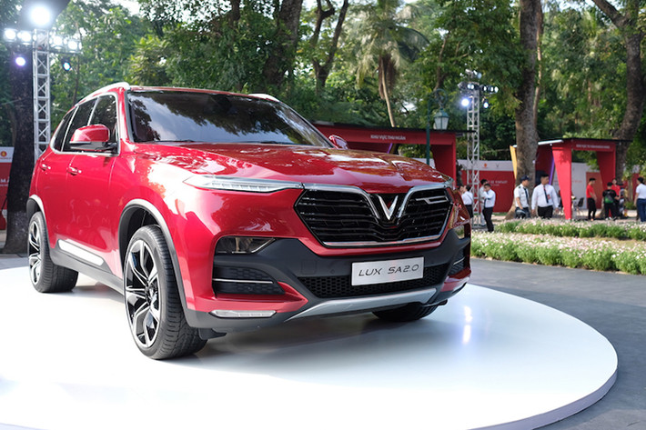 Lux A2.0 và Lux SA2.0 là hai mẫu sedan và SUV từng được giới thiệu tại Pháp hồi tháng 10. Cả 2 chiếc xe sử dụng động cơ 2.0 nền tảng N20 của BMW, AVL và Magna phát triển thêm. Cỗ máy 4 xi-lanh thẳng hàng, tích hợp bộ tăng áp 2 ống xoắn, phun nhiên liệu trực tiếp, cùng hệ thống van biến thiên VVT.