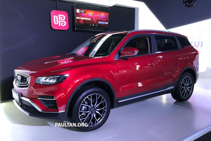 Cuối tháng trước, Geely đã tung ra những hình ảnh và chi tiết đầu tiên về mãu xe Boyue Pro, một phiên bản nâng cấp mới mẻ của Boyue. Giờ đây, mẫu xe Geely Boyue Pro mới đã có màn ra mắt đầu tiên ở hội nghị GKUI 19 diễn ra ở Bắc Kinh, nơi Geely trình bày hệ thống thông tin giải trí thông minh mới của họ.