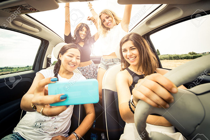 Nguyên nhân phụ nữ lái xe an toàn hơn đàn ông vì họ ít uống rượu bia khi lái xe, không hay phóng nhanh vượt ẩu, phanh gấp, vi phạm luật giao thông và ít lái xe ban đêm. Tuy nhiên, đây vẫn là vấn đề gây nhiều tranh cãi và không thể khẳng định vì cánh mày râu cho rằng họ thường phải lái xe nhiều hơn phụ nữ và chiếm tới 2/3 số lái xe tham gia giao thông.