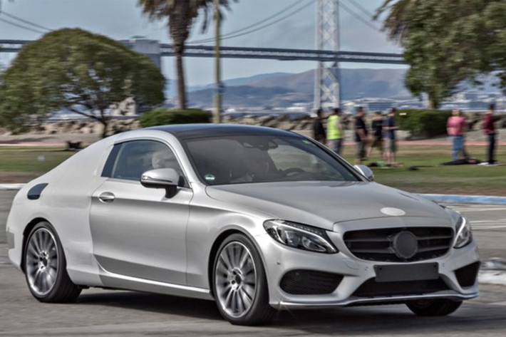C-Class Coupe có ngoại thất tương tự như bản sedan, dù những đường nét bo tròn rõ ràng là được lấy cảm hứng từ đàn anh S-Class Coupe.