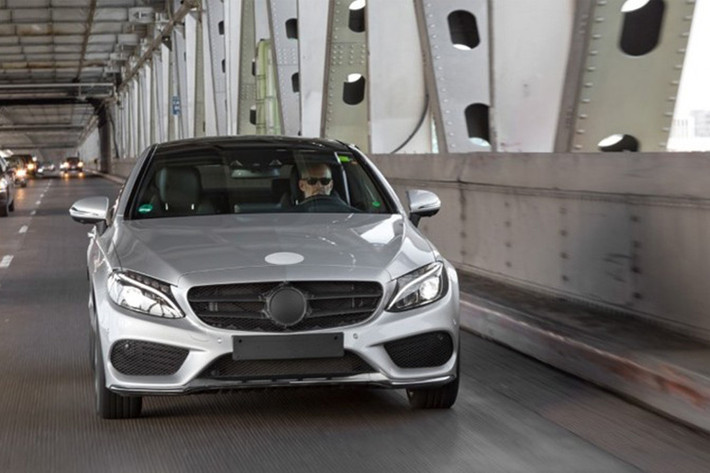 Tân binh mới của Mercedes vẫn mang những nét tương tự trên thiết kế trụ cột B điển hình của dòng C-Class.