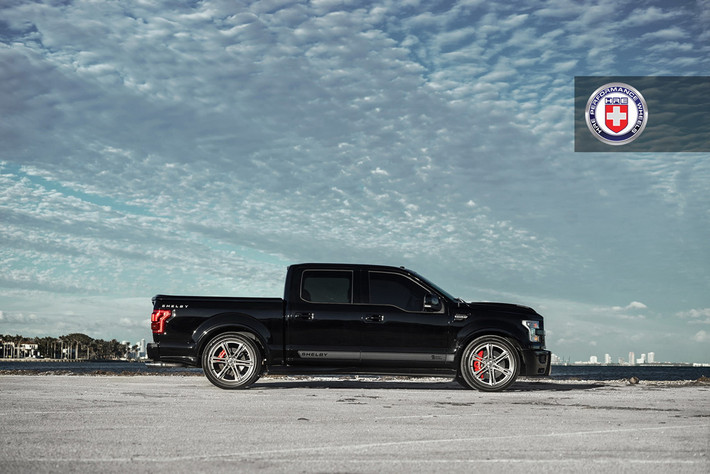 Chỉ có 150 chiếc bán tải Ford F-150 Super Snake được hãng độ Shelby nâng cấp với mức giá từ 96.680 USD (tương đương khoảng 2,2 tỷ đồng).
