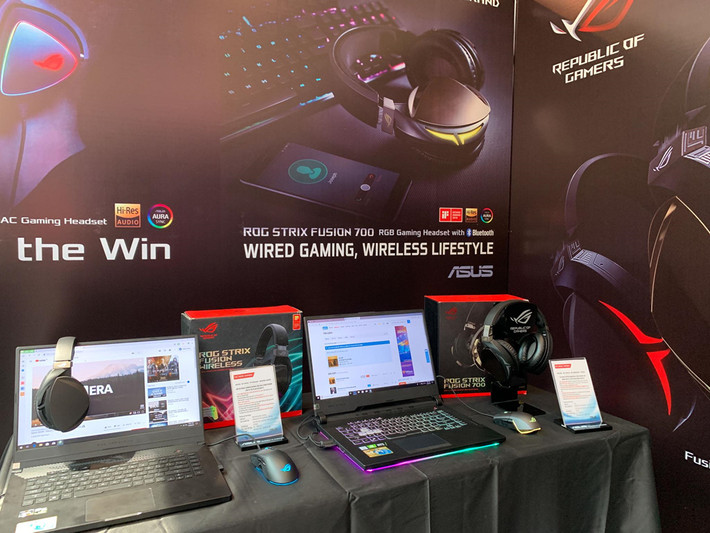 Thương hiệu Asus cũng tham gia triển lãm với hệ thống giải trí bao gồm tai nghe và máy tính cho mục đích nghe nhạc lẫn gaming.