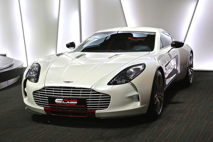 Trong khi chờ đợi sự xuất hiện của siêu xe Vulcan thì mẫu Aston Martin One-77 vẫn được xem là chiếc siêu xe đắt nhất được sản xuất bởi hãng xe đến từ nước Anh.