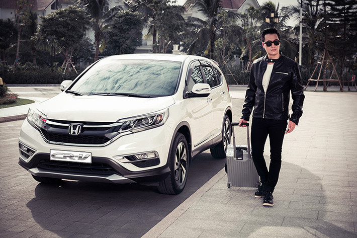 Không chỉ hiệu quả, tiện dụng, Honda CR-V còn là mẫu xe rất đáng tin cậy khi được trang bị rất nhiều tính năng an toàn tiêu chuẩn nhằm đảm bảo sự tự tin và an tâm tuyệt đối cho người lái trên mọi hành trình với hệ thống chống bó cứng phanh (ABS); phanh điện tử (EBD); cân bằng điện tử (VSA); khởi hành ngang dốc (HSA); khung xe hấp thụ lực an toàn (G-CON); camera lùi 3 góc...