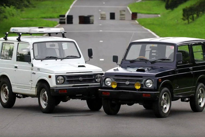 Tại Nhật Bản, Mercedes-AMG G63 6x6 không chỉ rất hiếm mà còn đắt. Giá của một chiếc Mercedes-AMG G63 6x6 "xịn" có giá lên đến 700.000 USD (tương đương 15,9 tỷ đồng), tại xứ sở hoa anh đào. Do đó, nhóm sinh viên kể trên đã tạo ra chiếc Mercedes-AMG G63 6x6 với chi phí chỉ 9.000 USD (tương đương khoảng 204 triệu đồng).